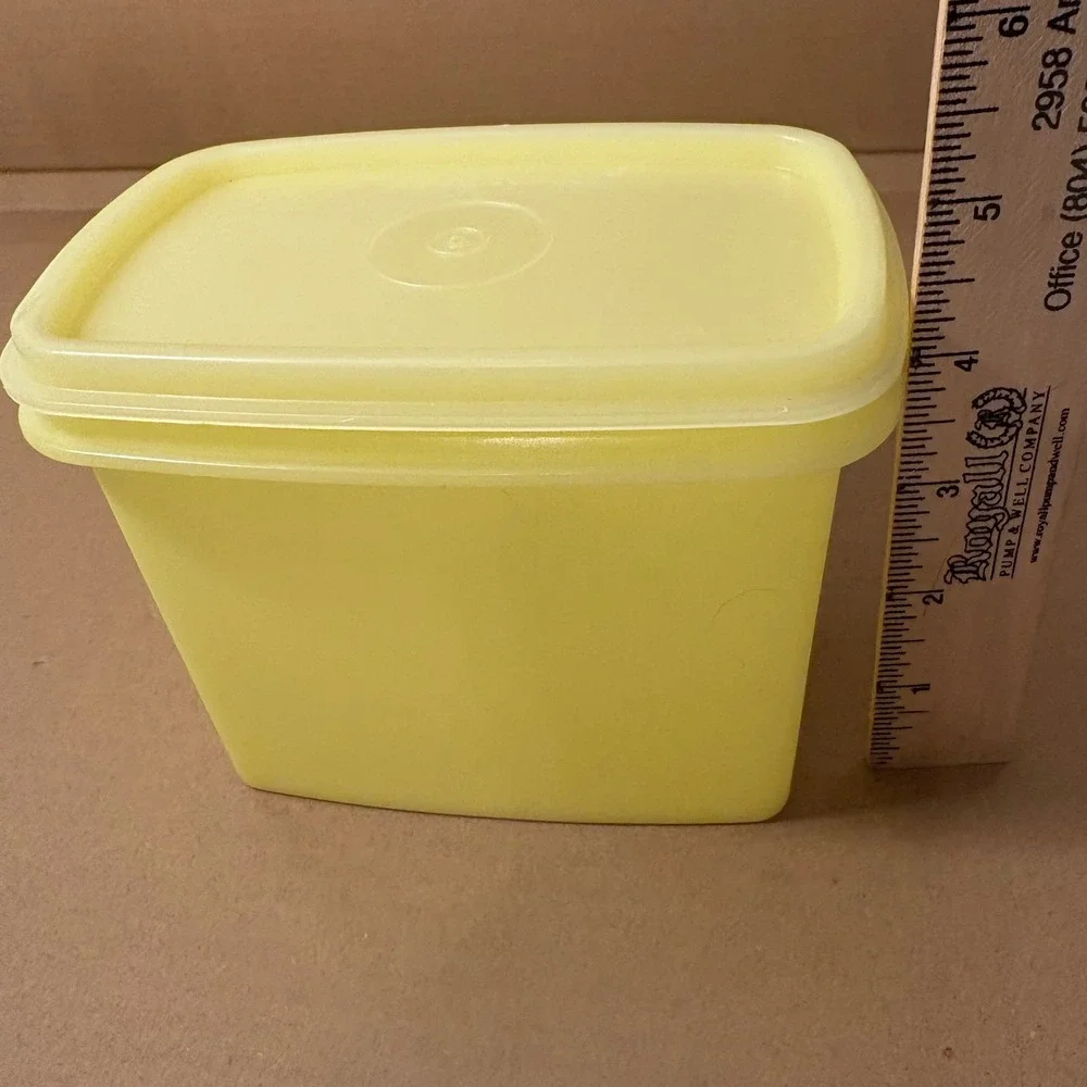 Vintage Yellow‎ Tupperware Food Storage Container with Lid 1234-9